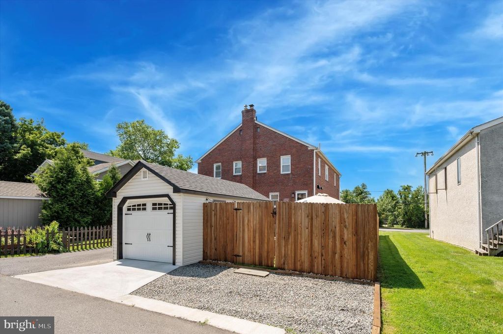 229 E FRONT ST, Media, PA 19063