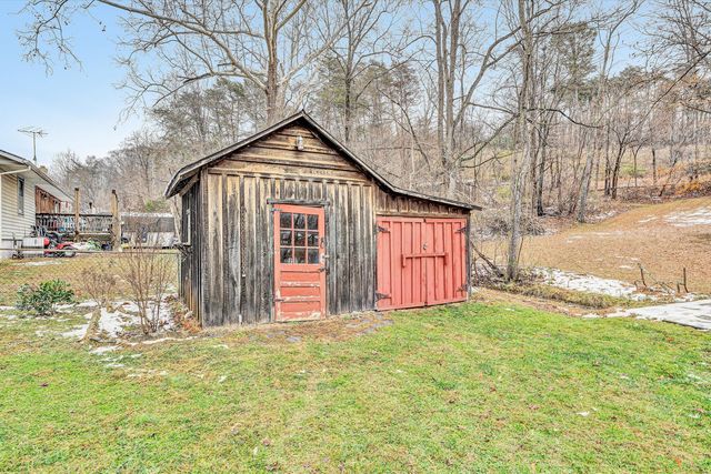 82 Spring Hollow RD, Troutville, VA 24175
