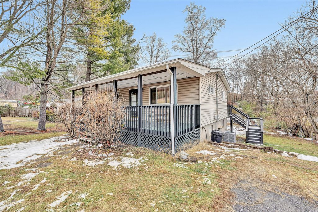 82 Spring Hollow RD, Troutville, VA 24175