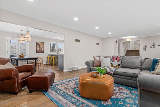 6901 Hillcrest Lane, Edina, MN 55435