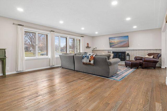 6901 Hillcrest Lane, Edina, MN 55435