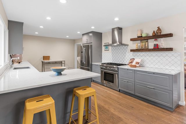 6901 Hillcrest Lane, Edina, MN 55435