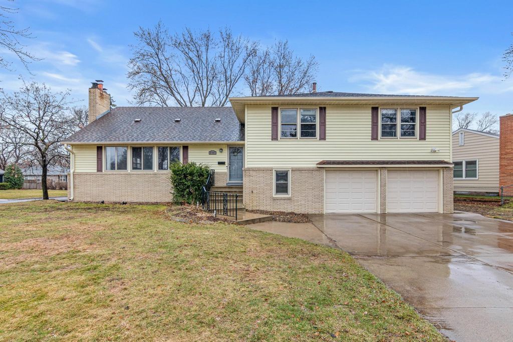 6901 Hillcrest Lane, Edina, MN 55435