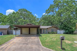 2911 W Day Street, Denison, TX 75020