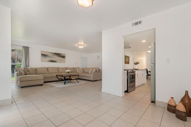 6307 NW 71 St Avenue, Tamarac, FL 33321