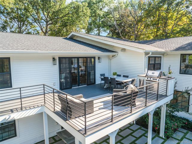 4 Treeview Drive, Melville, NY 11747