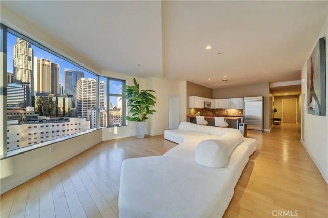 801 S Grand Avenue 1305, Los Angeles, CA 90017