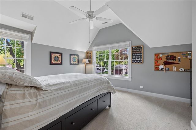 512 Oak Street, Libertyville, IL 60048
