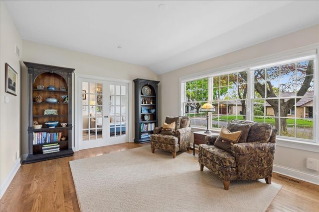 512 Oak Street, Libertyville, IL 60048