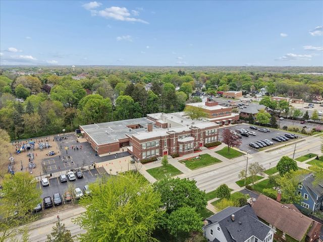 512 Oak Street, Libertyville, IL 60048