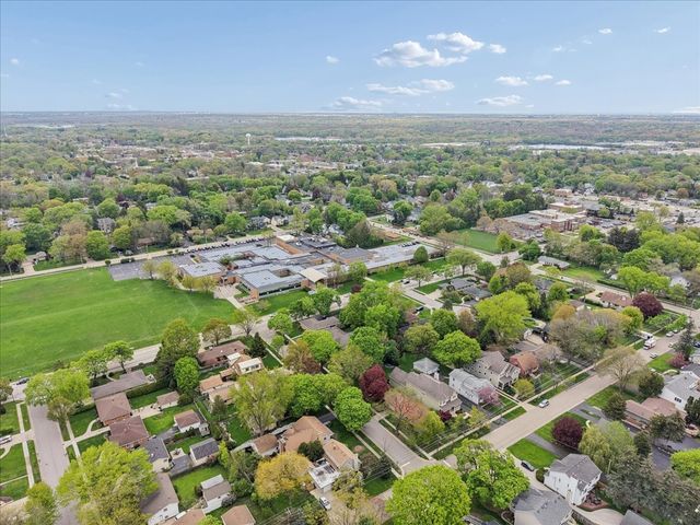 512 Oak Street, Libertyville, IL 60048