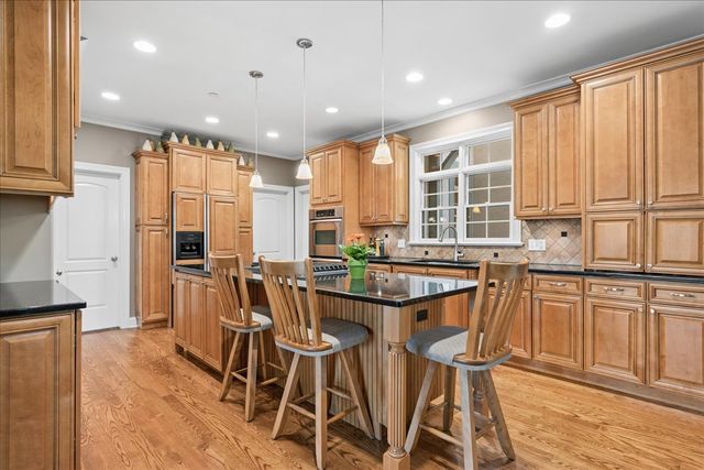 512 Oak Street, Libertyville, IL 60048