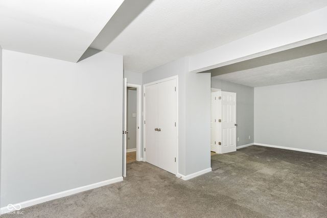 7547 Prairie Lake Drive, Indianapolis, IN 46256