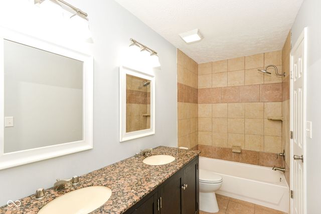 7547 Prairie Lake Drive, Indianapolis, IN 46256