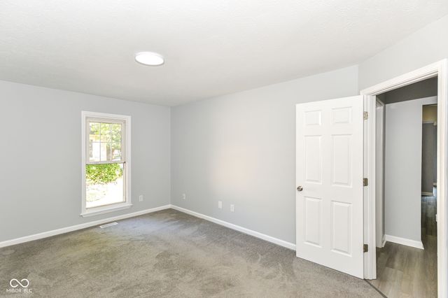 7547 Prairie Lake Drive, Indianapolis, IN 46256