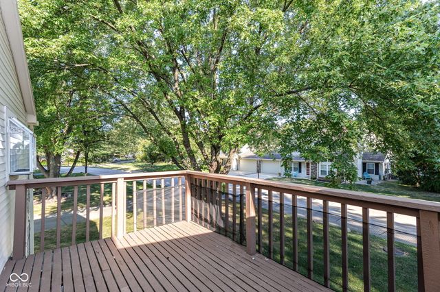 7547 Prairie Lake Drive, Indianapolis, IN 46256