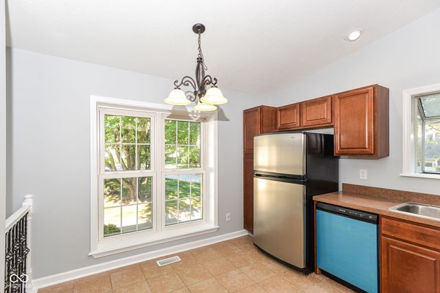 7547 Prairie Lake Drive, Indianapolis, IN 46256