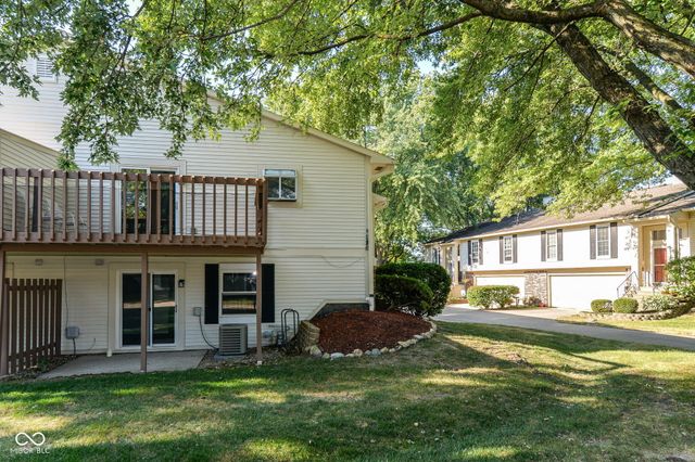 7547 Prairie Lake Drive, Indianapolis, IN 46256