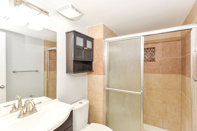 7547 Prairie Lake Drive, Indianapolis, IN 46256