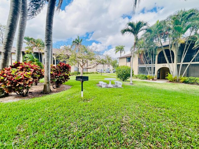 408 Pine Glen Lane C-2, Greenacres, FL 33463