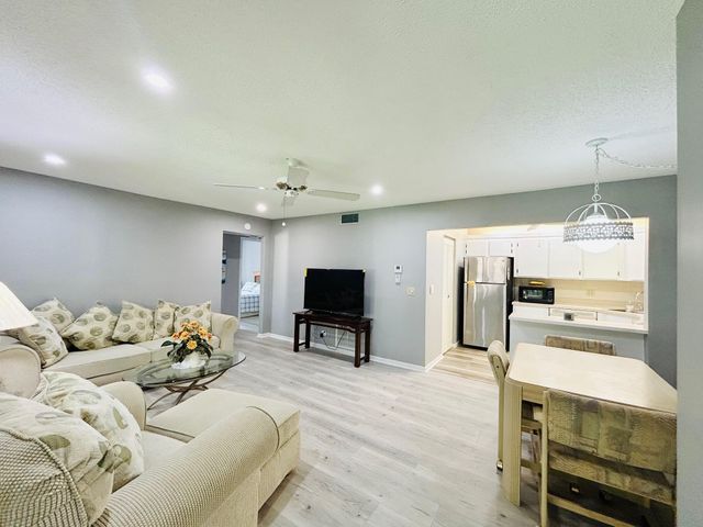 408 Pine Glen Lane C-2, Greenacres, FL 33463