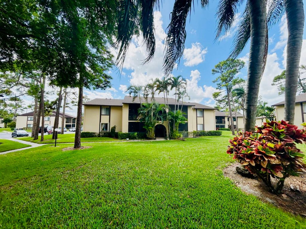 408 Pine Glen Lane C-2, Greenacres, FL 33463