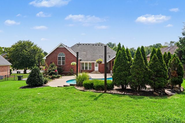 1035 Margaret Dr, Hendersonville, TN 37075