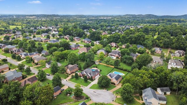 1035 Margaret Dr, Hendersonville, TN 37075