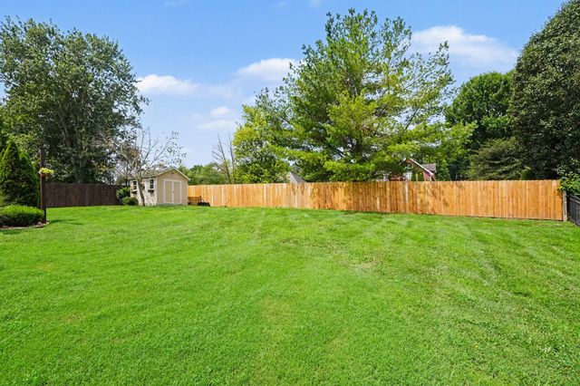 1035 Margaret Dr, Hendersonville, TN 37075