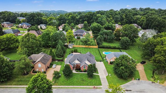1035 Margaret Dr, Hendersonville, TN 37075