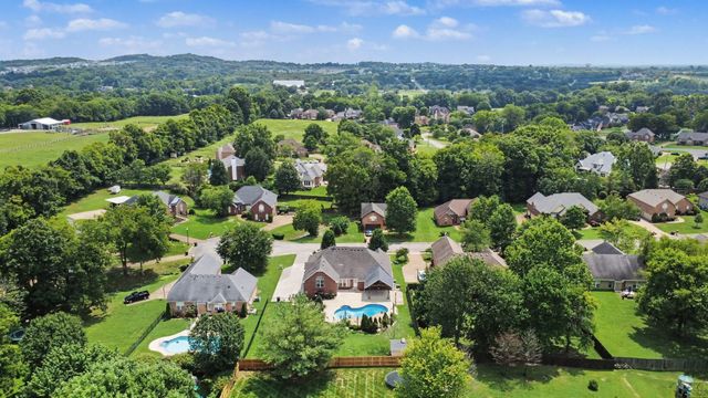 1035 Margaret Dr, Hendersonville, TN 37075