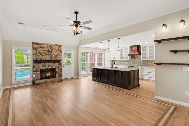 1035 Margaret Dr, Hendersonville, TN 37075