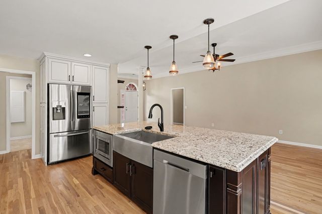 1035 Margaret Dr, Hendersonville, TN 37075