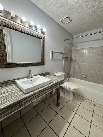 6771 CASTLEGATE LN, Memphis, TN 38141