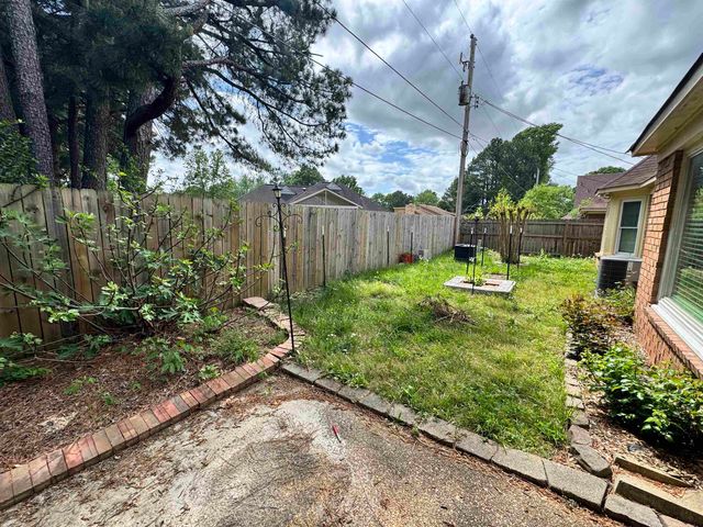 6771 CASTLEGATE LN, Memphis, TN 38141