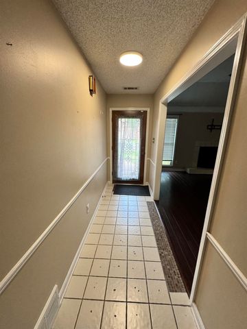 6771 CASTLEGATE LN, Memphis, TN 38141