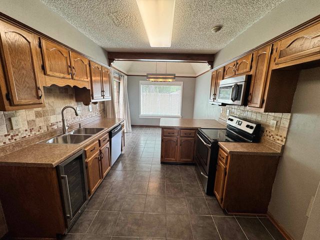 6771 CASTLEGATE LN, Memphis, TN 38141