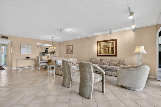 5561 Fairway Park Drive 203, Boynton Beach, FL 33437