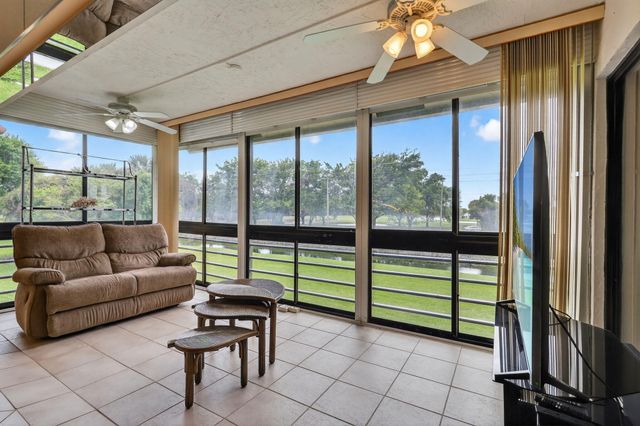 5561 Fairway Park Drive 203, Boynton Beach, FL 33437