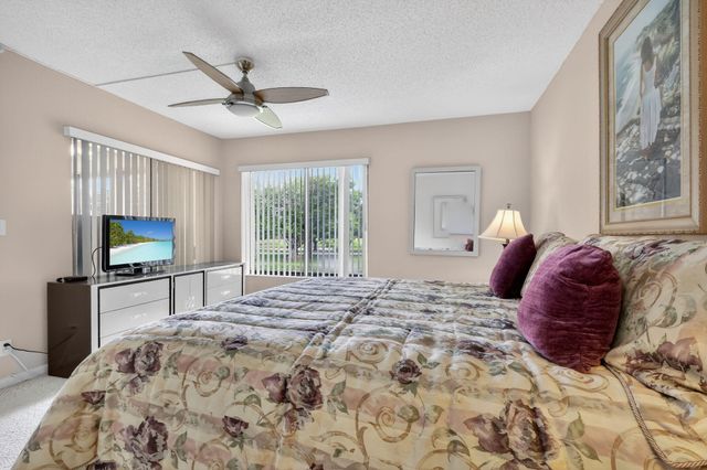 5561 Fairway Park Drive 203, Boynton Beach, FL 33437