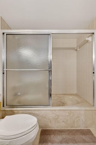 5561 Fairway Park Drive 203, Boynton Beach, FL 33437