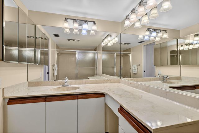 5561 Fairway Park Drive 203, Boynton Beach, FL 33437