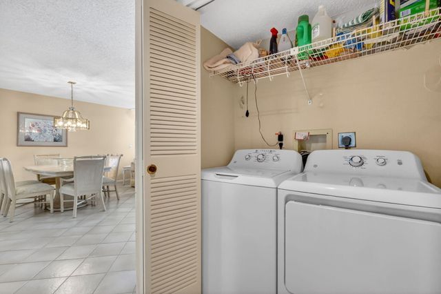 5561 Fairway Park Drive 203, Boynton Beach, FL 33437