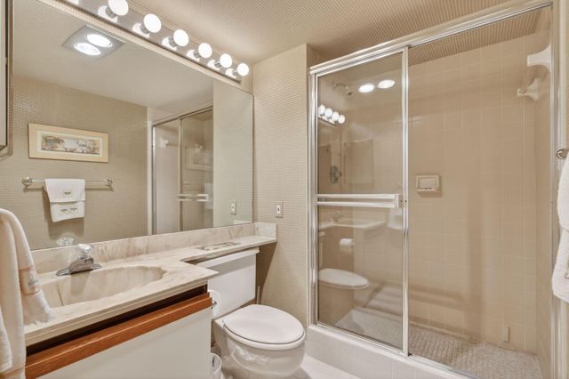 5561 Fairway Park Drive 203, Boynton Beach, FL 33437