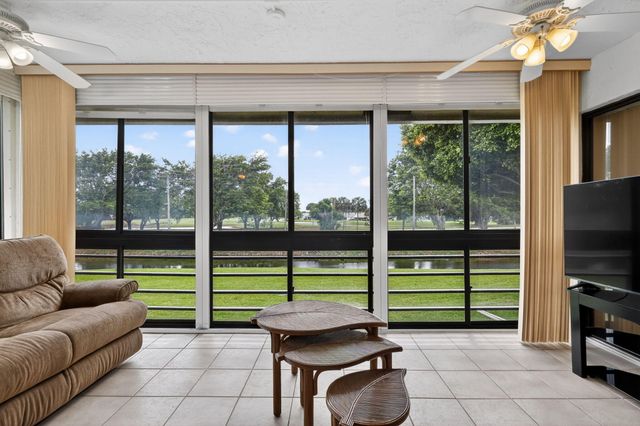 5561 Fairway Park Drive 203, Boynton Beach, FL 33437