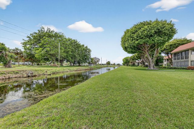 5561 Fairway Park Drive 203, Boynton Beach, FL 33437