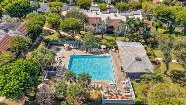 5561 Fairway Park Drive 203, Boynton Beach, FL 33437