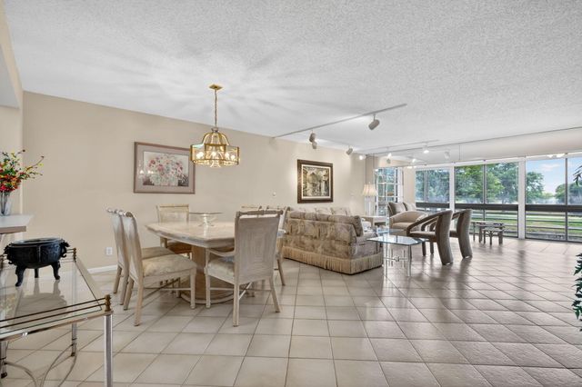 5561 Fairway Park Drive 203, Boynton Beach, FL 33437