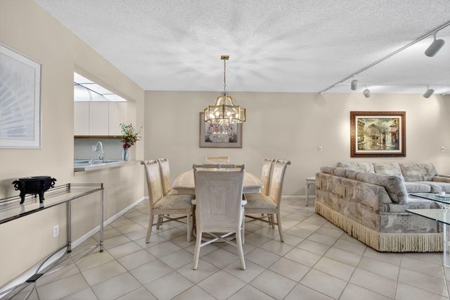 5561 Fairway Park Drive 203, Boynton Beach, FL 33437