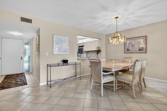 5561 Fairway Park Drive 203, Boynton Beach, FL 33437